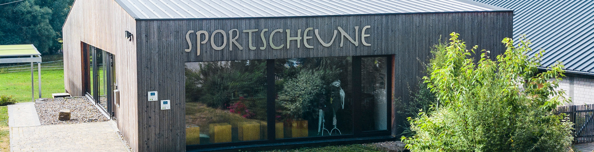 Außenaufnahme der Sportscheune