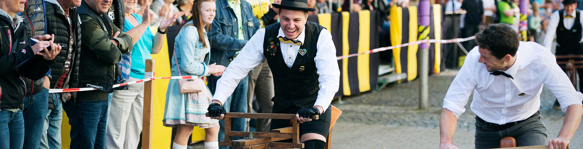 Fahrrad-Rennen auf historischen Fahrrädern